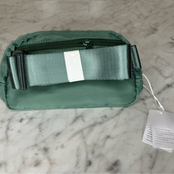 NWT Lululemon Belt Bag 1L - green - Picture 2 of 3